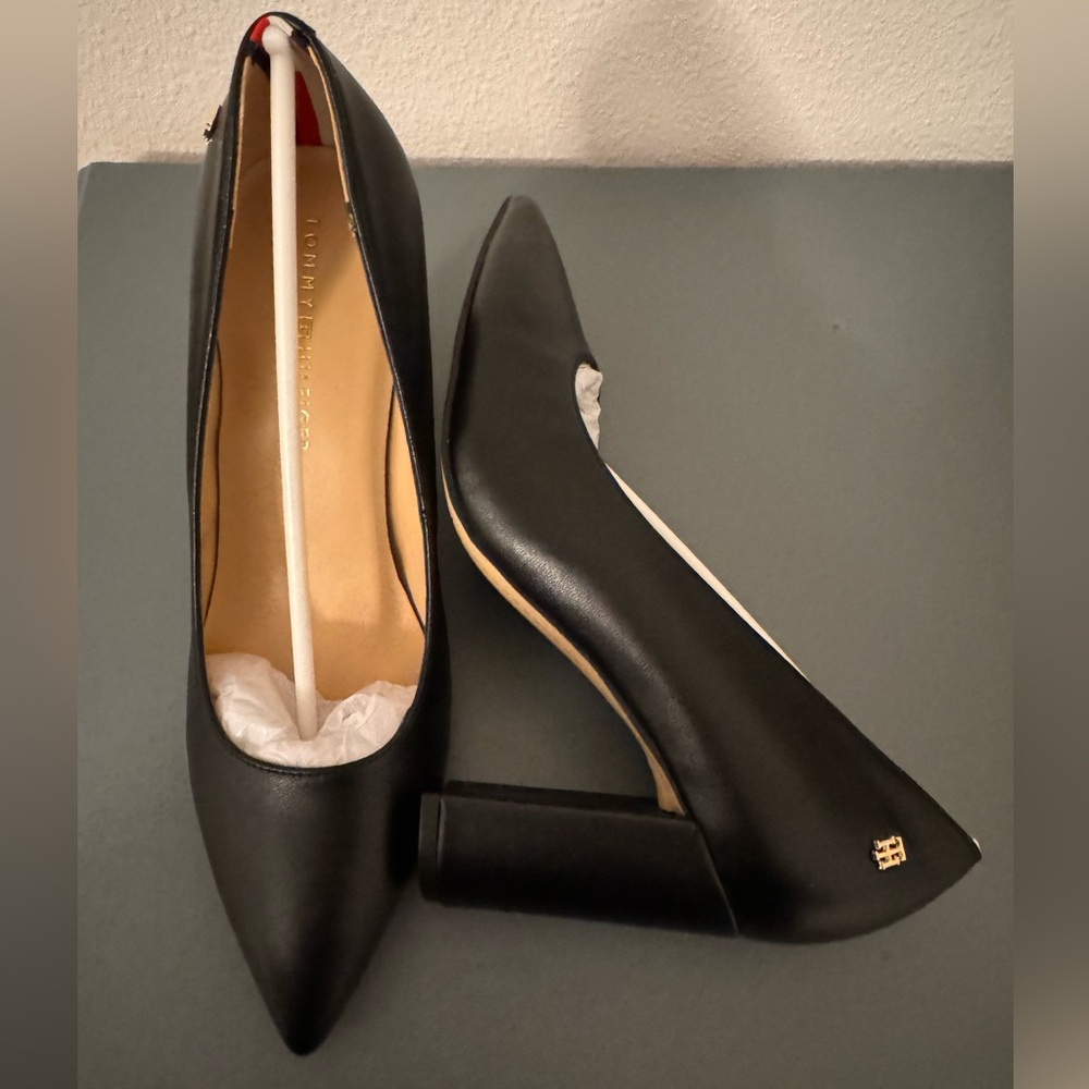 Tommy Hilfiger Abilene block heel pump